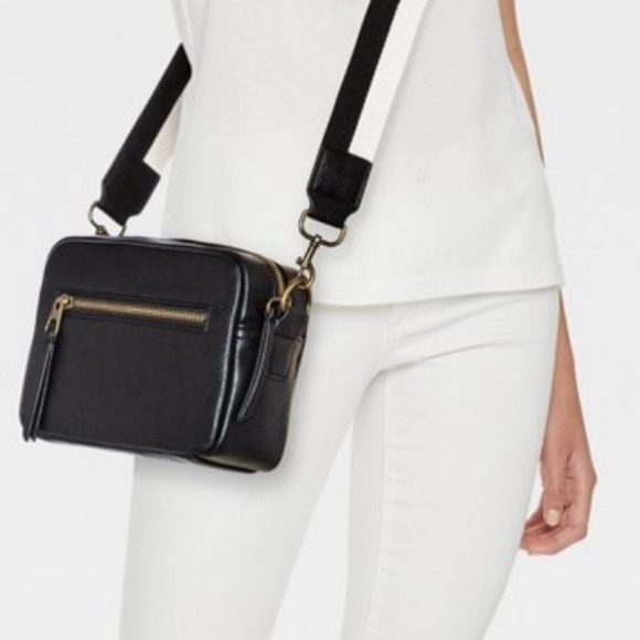 Universal Thread Bags Universal Thread Camera Style Crossbody Euc